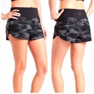 Athleta Running Free 3” Camo Shorts Black Grey Size Small
